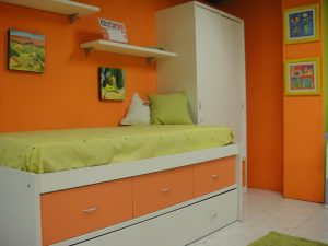 Dormitorio juvenil con puertas correderas, cajones y cama nido