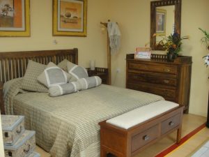 Dormitorio rústico completo color antic