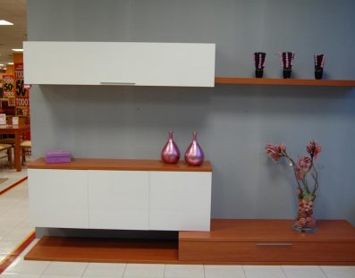Optimiza tu presupuesto con este mueble de salón minimalista.